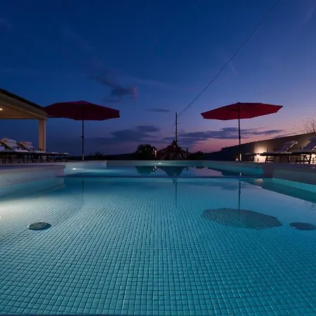 Mit Privatpool Fuer 12 Personen Ca 350 Qm In Barban, Istrien Bucht Von Rasa * Barban