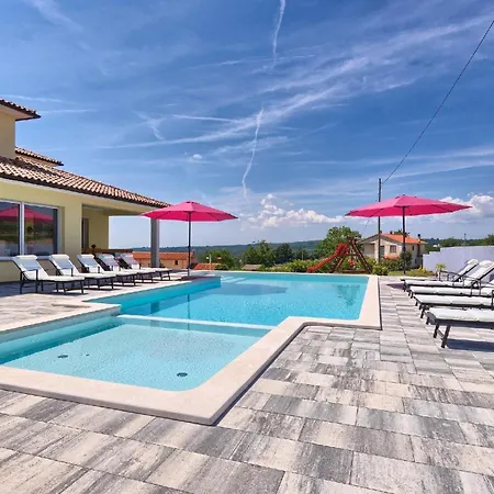Mit Privatpool Fuer 12 Personen Ca 350 Qm In Barban, Istrien Bucht Von Rasa Holiday home Barban