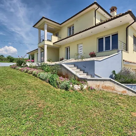 Mit Privatpool Fuer 12 Personen Ca 350 Qm In Barban, Istrien Bucht Von Rasa * Barban